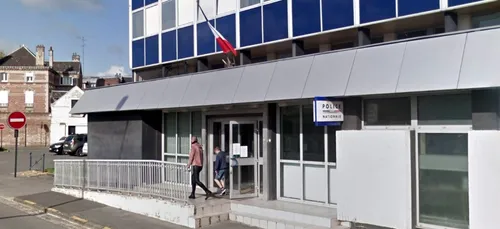 Le grand-père s'est rendu pour avouer les attouchements sur sa...