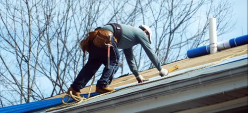 Nord : grièvement blessé, un ouvrier chute de 10 mètres à travers...