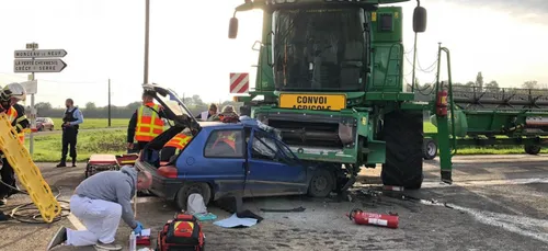 Une voiture s’encastre sous une moissonneuse-batteuse : la...