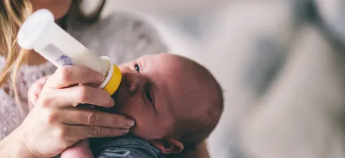L'ONG Foodwatch demande le rappel de laits pour bébés qui...