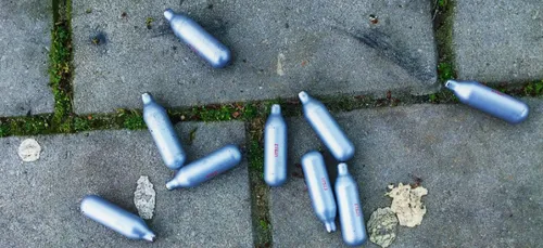 Protoxyde d'azote : bientôt une interdiction de la vente aux mineurs ?