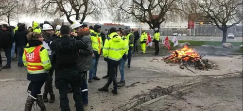 Grève : coupure de courant à Hazebrouck et manifestation devant la...