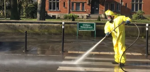 Coronavirus : des rues de Valenciennes nettoyées à la javel