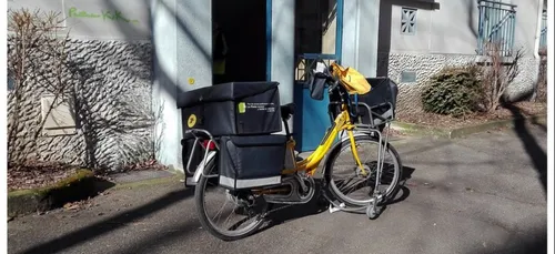 Confinement : La Poste livrera désormais le courrier quatre jours...