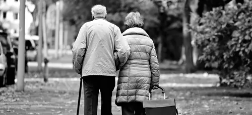 Déconfinement : les personnes âgées invitées à limiter leurs...