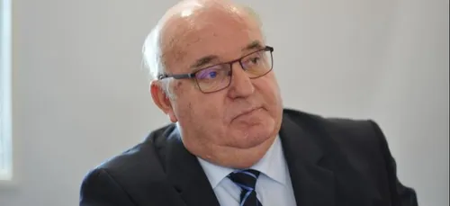 Opposé à la réouverture des écoles, le maire de...