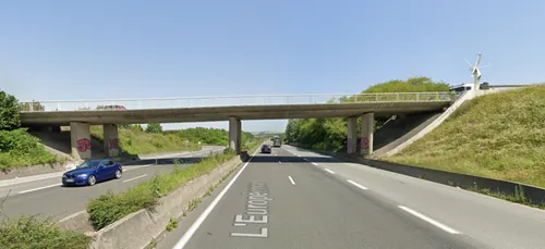 Il jetaient des pierres sur des véhicules sur l'A16 : 5 mineurs...