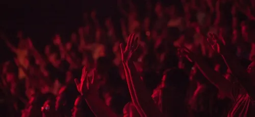 Covid-19 : inquiétudes après une fête de plusieurs centaines de...