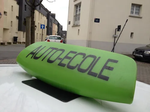 Permis de conduire : les tarifs affich&eacute;s en ligne de mire 