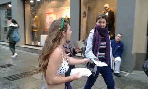 Rennes : les Jeunes Ecolos se d&eacute;shabillent pour le climat 