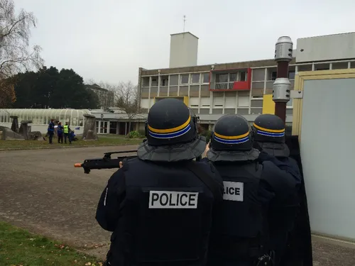 Exercice anti-terroriste au Lyc&eacute;e Lesage &agrave; Vannes :...