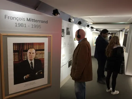 Le train de la Pr&eacute;sidentielle fait escale dans l'Ouest