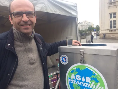 Eau impure : Un Nantais invente la Safe Water Cube 
