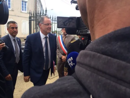 Le Ministre Richard Ferrand sur le terrain &agrave; Pouanc&eacute;...