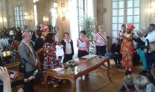 N&eacute;s dans un squat : 8 b&eacute;b&eacute;s parrain&eacute;s...