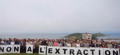 Extraction de sable : 1 000 opposants manifestent contre à Trébeurden