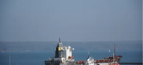 Un chalutier et un cargo entrent en collision