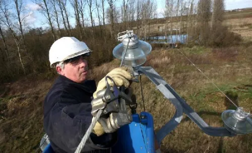 Tempête : encore 1 500 foyers privés d'électricité en Bretagne