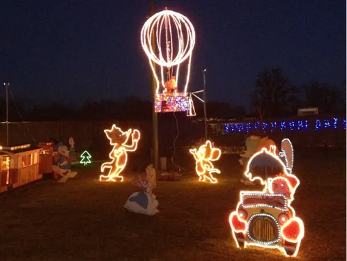 Illuminations à Laval et dans d'autres villes de l'ouest, coup...