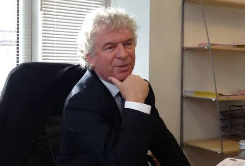 Pole dance sur le Marché de Noël : le maire de Brest réclame des...