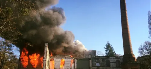Les flammes de l'enfer : le siège du Hellfest incendié à Cugand