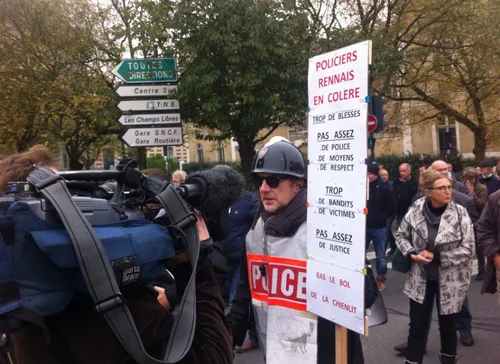 Rennes : 350 policiers manifestent contre les lourdeurs...