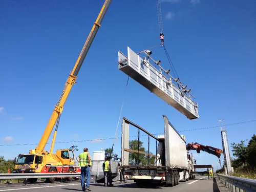 L'abandon de l'écotaxe aura coûté plus d'un milliard d'euros aux...