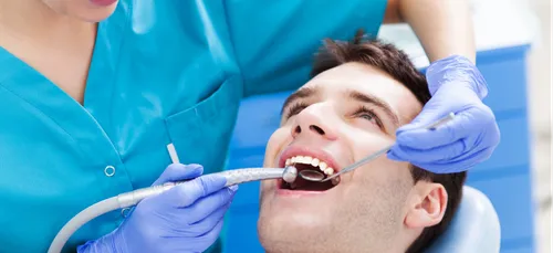 Les étudiants en chirurgie dentaire à Paris