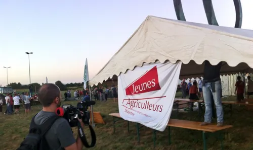 Que manigance Lactalis ? Inquiétude des Jeunes Agriculteurs dans...