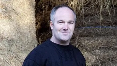 Pour sauver la ferme de Jean-Pierre : les anciens de l'Amour est...