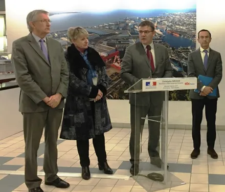 Nationalisation des chantiers STX à Saint-Nazaire : le gouvernement...