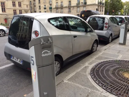 Bluelib : Bolloré va installer 167 bornes électriques à Lille