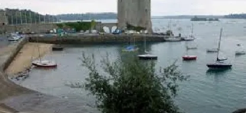 Energy Observer toujours à Saint Malo