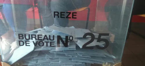 Les français votent pour le 1er tour de la présidentielle