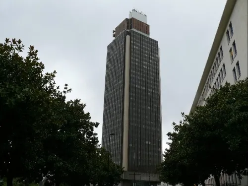 Nantes : polémique autour de la présence d'amiante Tour de Bretagne