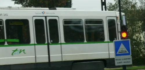 Les bus et les trams doivent reprendre normalement demain mardi