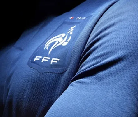 Les Bleus victorieux au foot et battus en basket