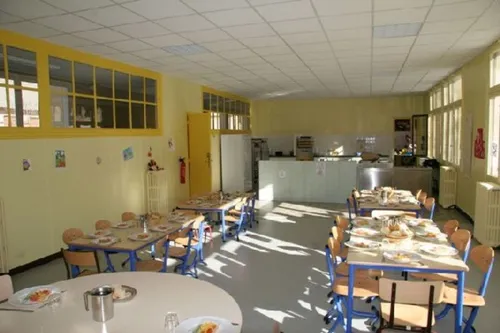 Grève : des perturbations dans les écoles et les aéroports demain