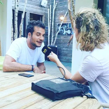 Amir en concert en 2018 en Bretagne