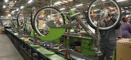 Anne Hidalgo visite l'usine Arcades Cycles à la Roche sur Yon