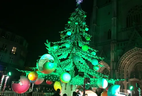 Un sapin manège géant à Nantes, jusqu'au 7 janvier