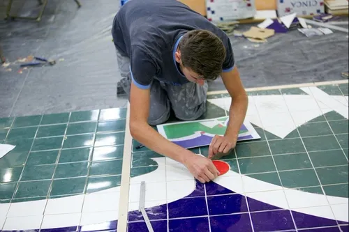 Carreleur, un métier qui plaît aussi aux femmes