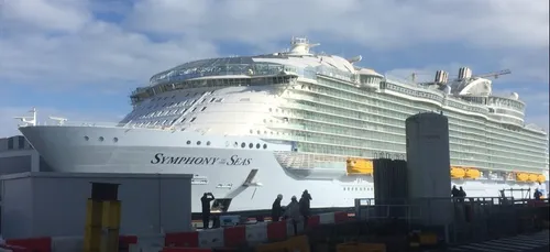 Le Symphony of the Seas part en mer