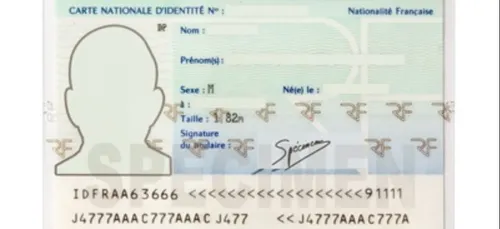 Des cartes d'identité coupées en 2 !