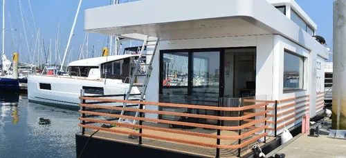 La première maison flottante à flot !