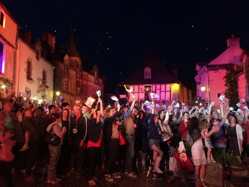 L'Ile de Sein et Asnières-sur-Vègres en lice pour le Village...