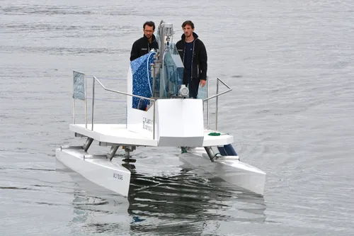 Un bateau propulsé aux déchets plastiques