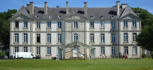 Vide-Château : Loyat est en vente !