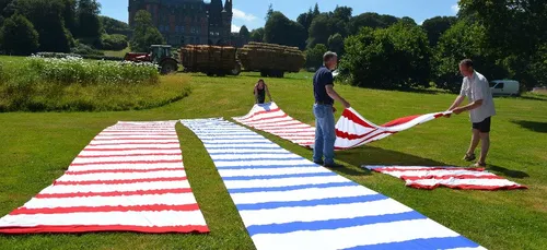 Le Tour de France et les fresques agricoles vues du ciel !