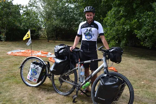 Il part pour un recycling trip